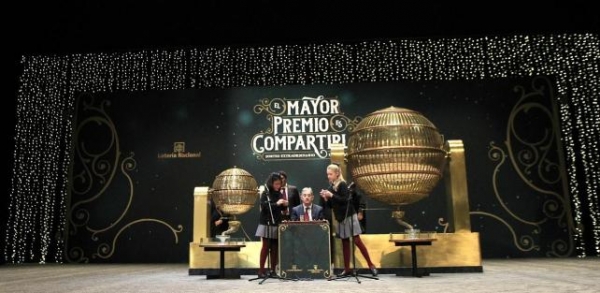 La administración de lotería de Ador vende un décimo del segundo premio de la Lotería de Navidad