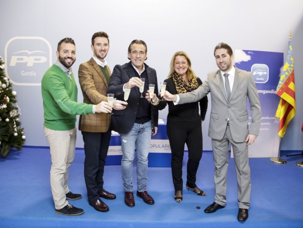 Multitudinario brindis de Navidad del PP de Gandia