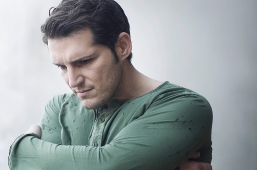 Manu Tenorio actúa hoy en el Teatro Serrano de Gandia