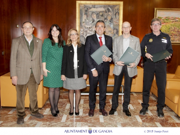 La policía de Gandia custodiará las imágenes de la Hermandad del Silencio