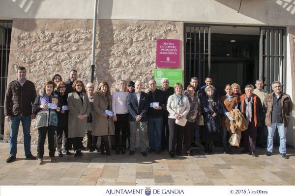 El ayuntamiento de Gandia entrega 2.000 euros en premios a los clientes de los comercios de sus barrios