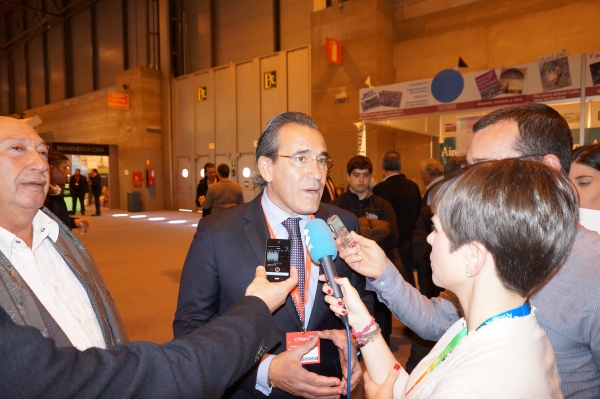 El Alcalde de Gandia, Arturo Torró, lamenta que Compromís y PSOE viajaran a FITUR para criticar