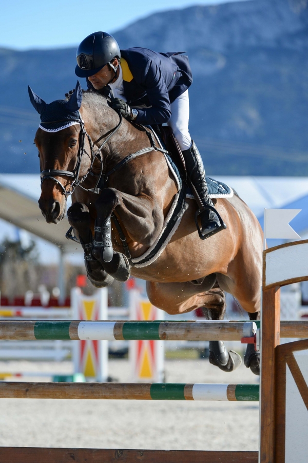 El jinete colombiano Carlos López triunfa en el Gran Premio Resort Oliva Nova
