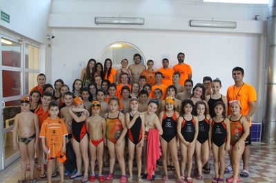 El club natación Oliva consigue una lluvia de medallas