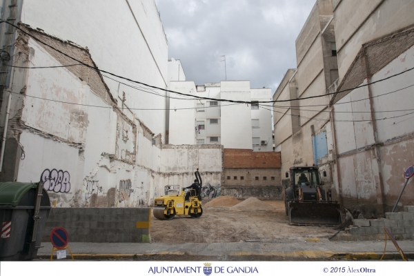 Gandia recupera el solar de la calle Alfaro como aparcamiento para vecinos