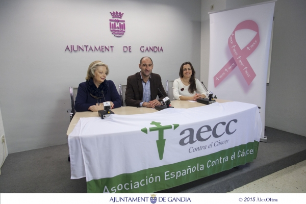 Gandia prepara la tercera edición de las 12 horas nadando contra el cáncer