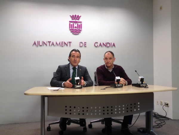 Toni Durà pinta al Rey Felipe VI y a los 5 alcaldes de Gandia 