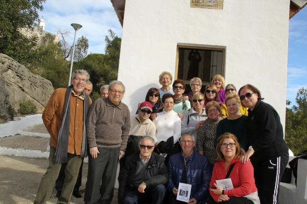 La Hermandad de la Santísima Cruz de Gandia realiza la cuarta subida a la ermita de Santa Ana