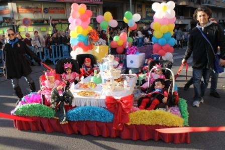 Gandia celebra la Cabalgata Infantil de sus Fallas