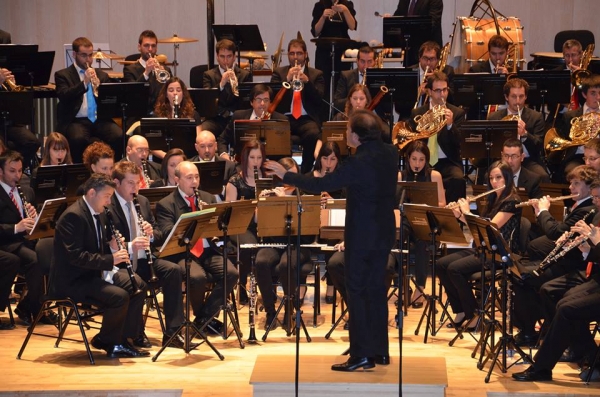 La Orquesta de Vientos Filharmonia ofrece el concierto Nuevas Músicas de la Tierra en el Teatro Serrano de Gandia