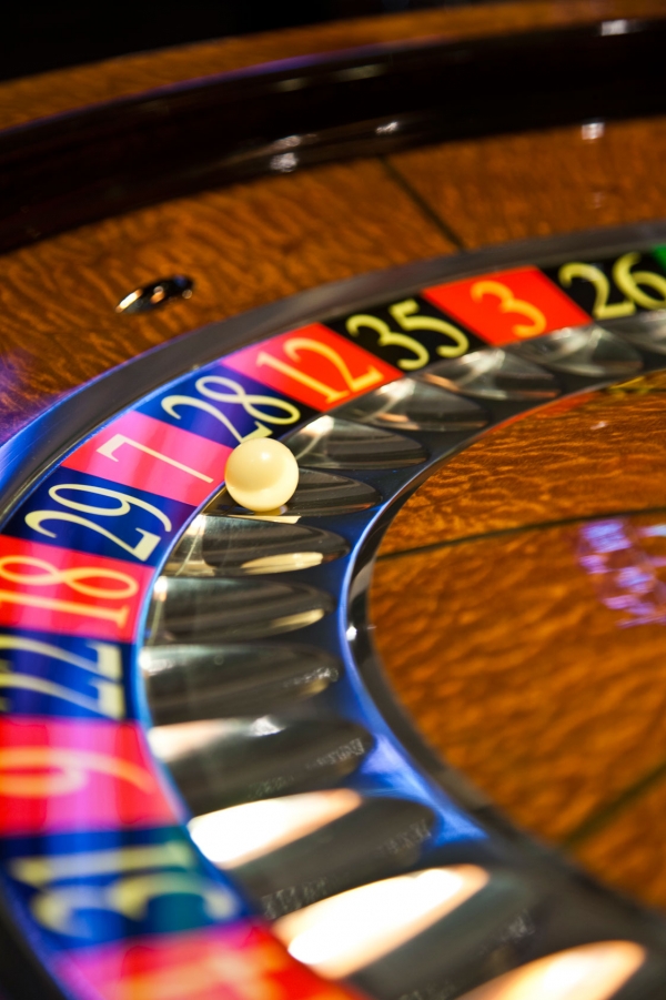 Un hombre atraca el casino del Paseo Germanías de Gandia y se entrega voluntariamente