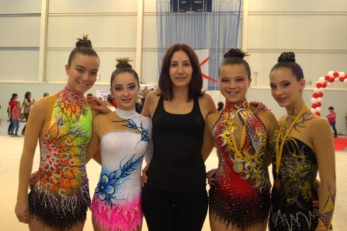 Gran inicio de temporada para las gimnastas del equipo de gimnasia rítmica de Oliva