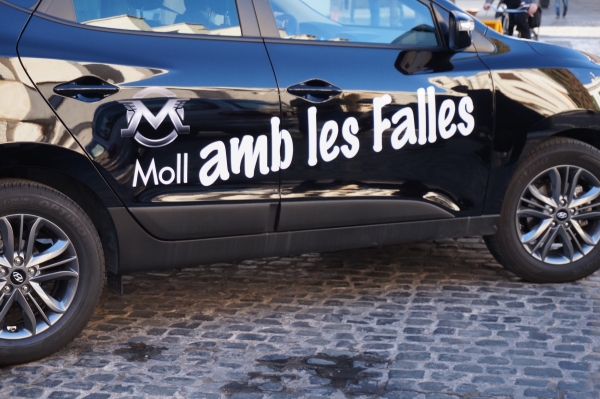 Moll Motors proporciona los vehículos oficiales de las Falleras Mayores de Gandia 2015
