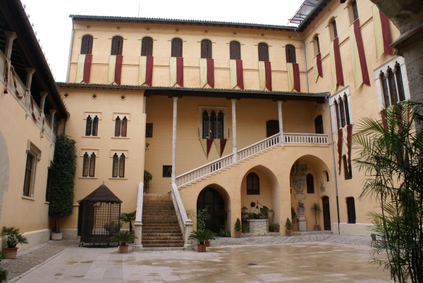 El Palacio Ducal de Gandia cuenta con un punto de información turística provisional