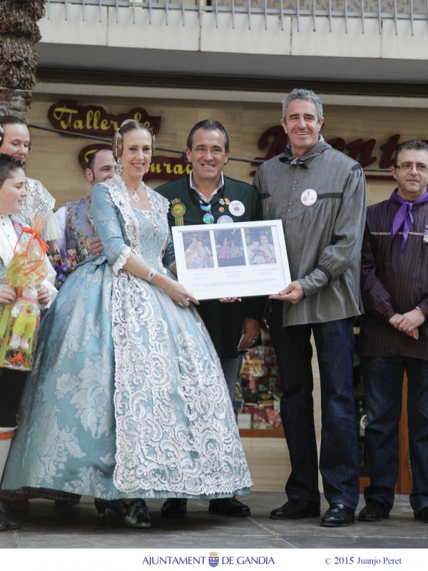 18 años de unión entre las Fallas del barrio de la Plaza Elíptica de Gandia