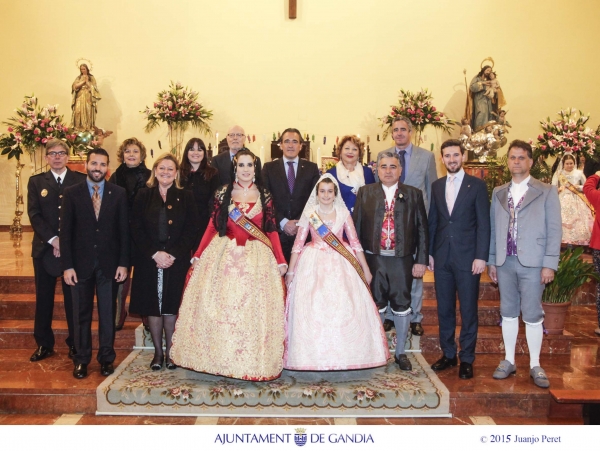 Las fallas de Gandia celebran la tradicional misa en honor a San José en la iglesia del Raval