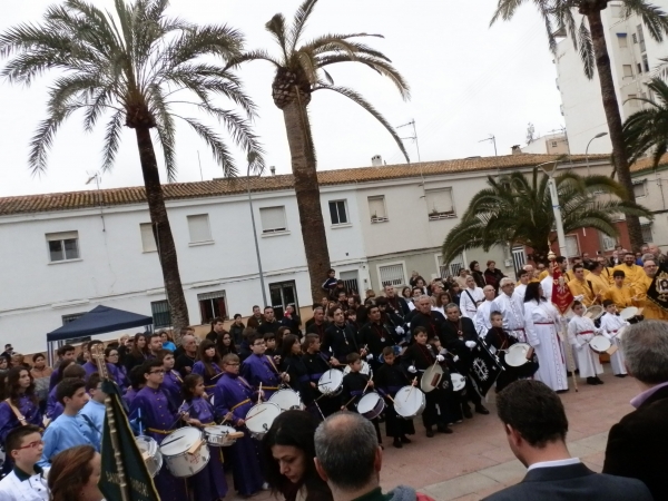 Gandia da inicio a la festividad de la Semana Santa con su tradicional tamborrada
