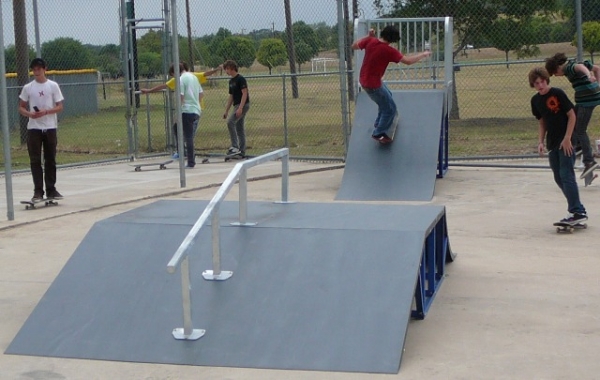 Los jóvenes de Gandia ya cuentan con un nuevo y amplio Skate Park