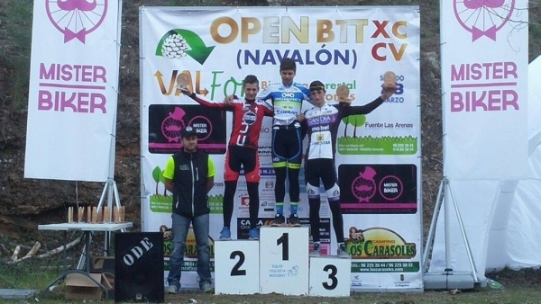 Los ciclistas de Gandia Álvaro Orengo y Mireia Orengo consiguen la plata en el campeonato autonómico de pista