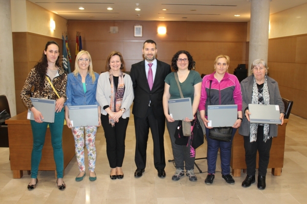 Tavernes de la Valldigna y la IEGE de la Generalitat entregan cinco viviendas de promoción pública