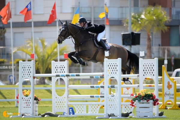 Oliva acoge las finales de caballos jóvenes en el Mediterranean Equestrian Tour