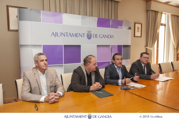 El Gobierno de Gandia firma un convenio de colaboración con FEDAVEÏNS