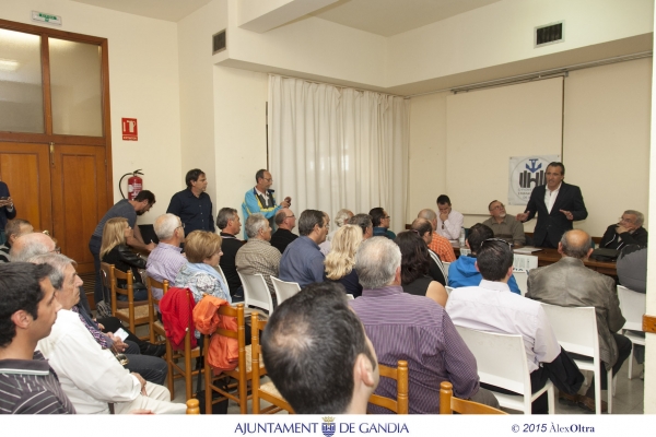 El Alcalde de Gandia consigue devolver al Puerto los amarres populares