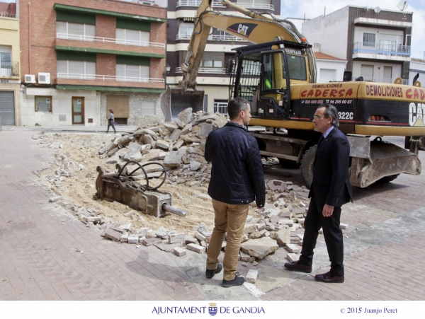 Gandia inicia las obras de repavimentación de las calles de Beniopa y mejora de la Plaza Mayor