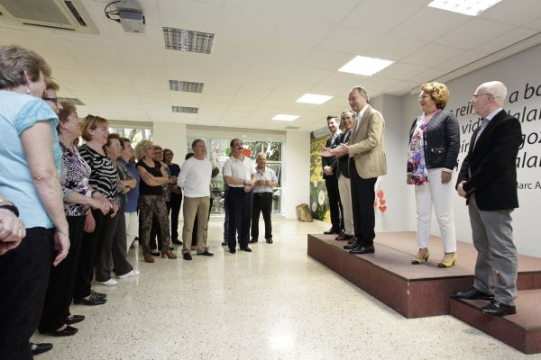 El Presidente Fabra visita el Centro de Ocio para Mayores Joan Climent