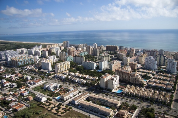 Las formaciones políticas de Gandia hablan de turismo en Onda Naranja Cope