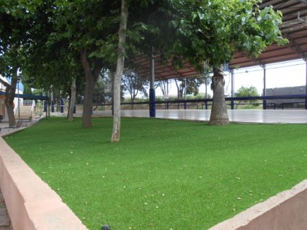 El Gobierno de Gandia mejora la zona verde y la canalización del agua de lluvia en la pista central del Polideportivo