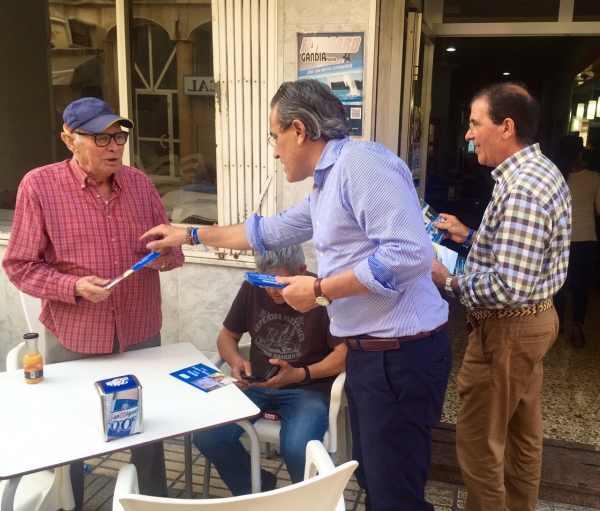 El PP de Gandia hace campaña por el Grao de la ciudad