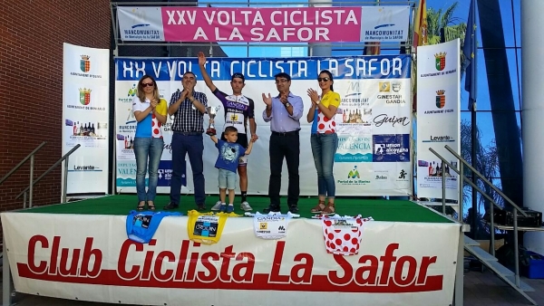 El equipo de ciclismo de Gandia se impone en las Metas Volantes y en la categoría Élite de la Vuelta a la Safor
