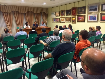El PP de Gandia se reúne con la Junta Mayor de Hermandades de la Semana Santa
