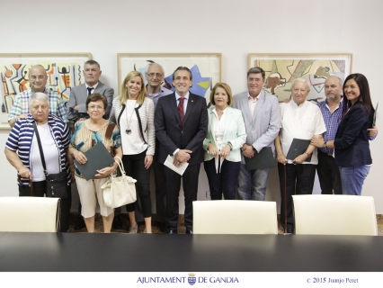 El Gobierno de Gandia firma los polémicos convenios con las asociaciones de la ciudad