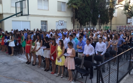 Los alumnos de 4º de ESO del colegio Carmelitas de Gandia celebran su graduación