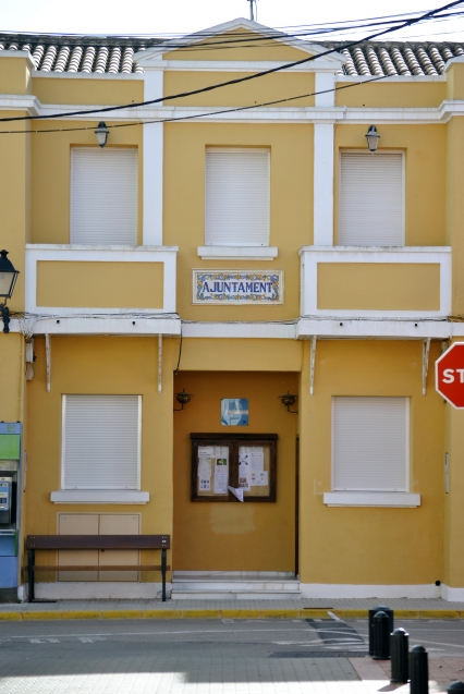 Guardamar de la Safor concede tres becas de comedor a niños necesitados