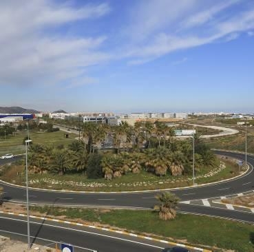 Vuelca un camión en la Avenida de Alicante de Gandia