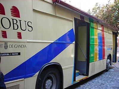 El bibliobús de Gandia se pone en marcha mañana martes