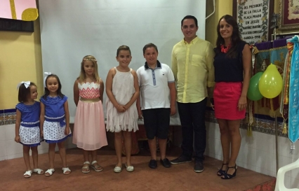 En Gandia, la Falla Plaça Prado presenta sus reinas infantiles