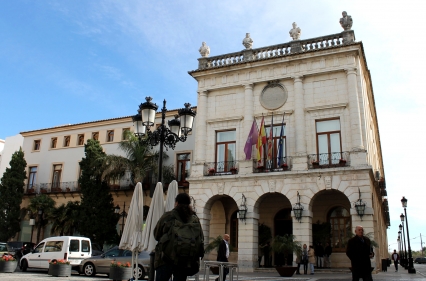 El Gobierno de Gandia lamenta que el anterior ejecutivo no pagara las nóminas a algunos trabajadores