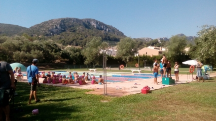 Xeresa mejora el acceso a la piscina local y la información a los usuarios
