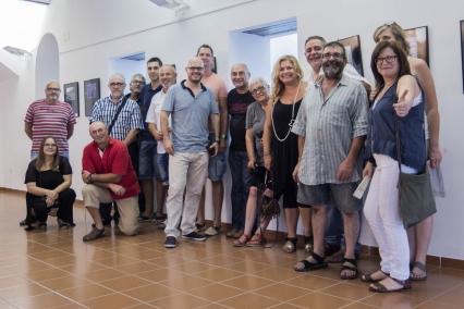 Ador inaugura la exposición fotográfica de los alumnos del Taller de Fotografía Creativa