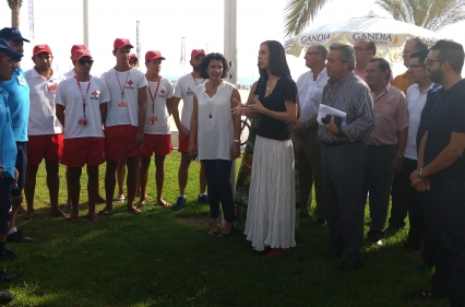 Gandia iza las banderas que reconocen la calidad de sus playas