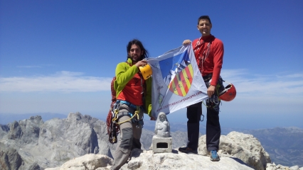 El Centro Excursionista de Tavernes de la Valldigna escala el Picu Urriellu 