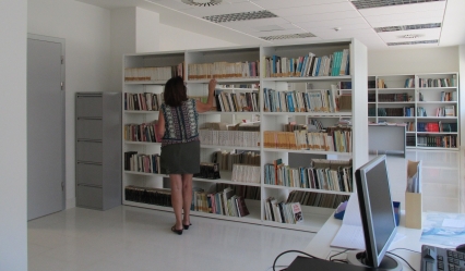 El hospital de Gandia dispone ya de una biblioteca con más de 1.200 libros