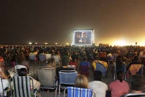 Las playas de La Safor siguen ofreciendo Cine de Verano