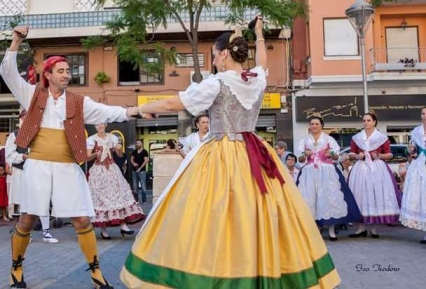 El Grupo de Bailes Populares de Tavernes de Valldigna celebra su cuarenta aniversario