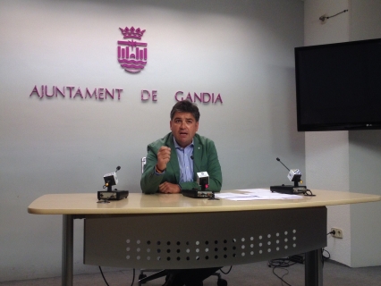 En Gandia, el PP insta al gobierno local a trabajar en lugar de seguir de vacaciones