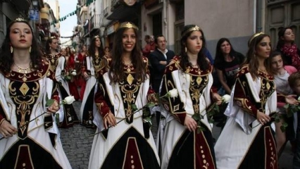 La Font d´en Carròs celebra su segundo día de fiestas de Moros y Cristianos